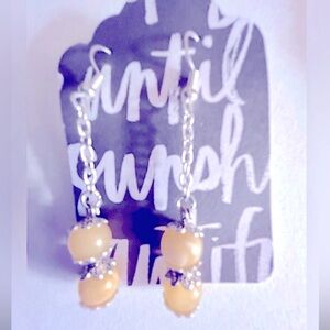 NWT Free💰 Add 1 to bundle Earrings cream, round Agate stone pierced